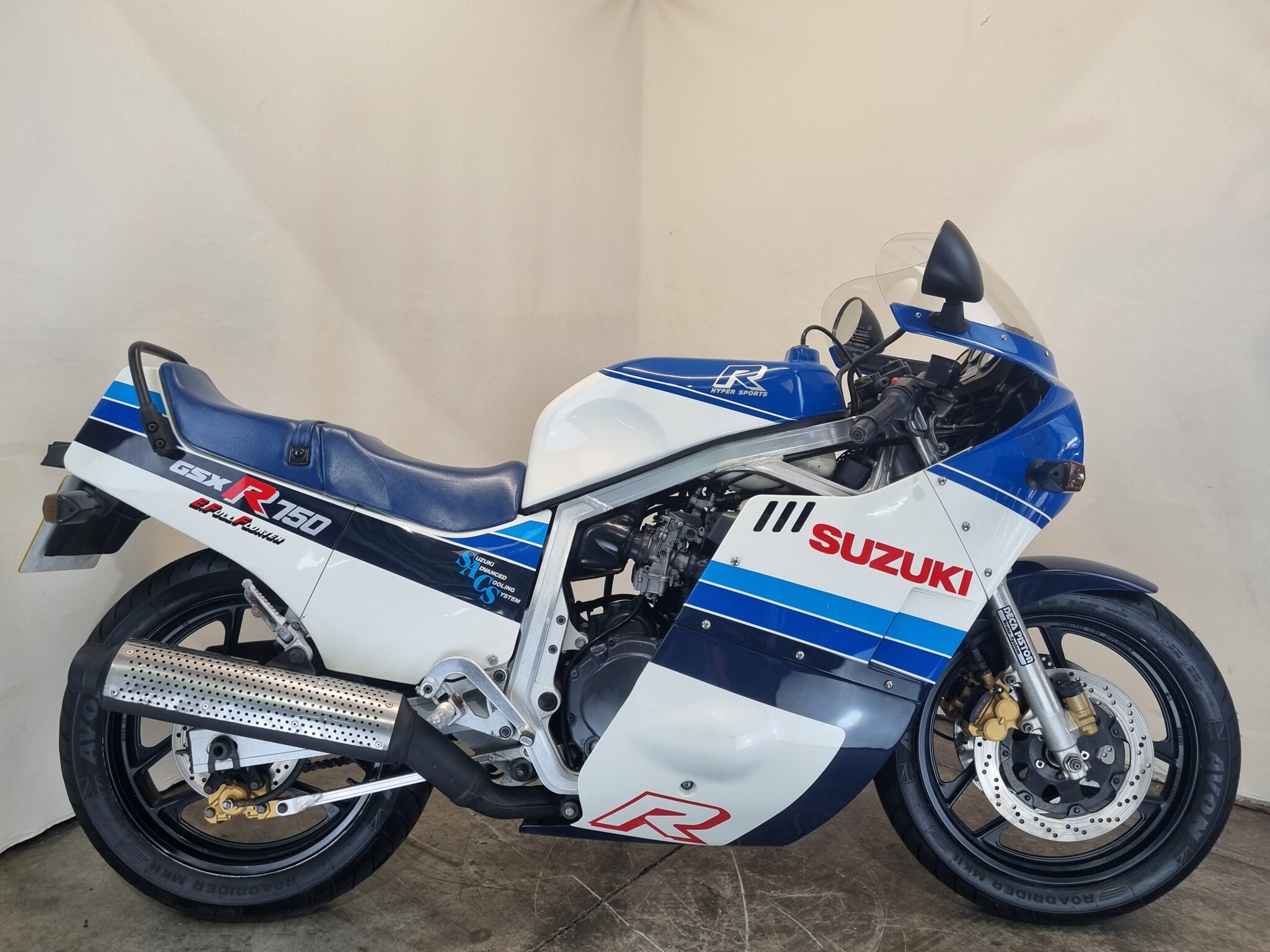 1986 Suzuki GSXR750 'slabside' - TBR Classics